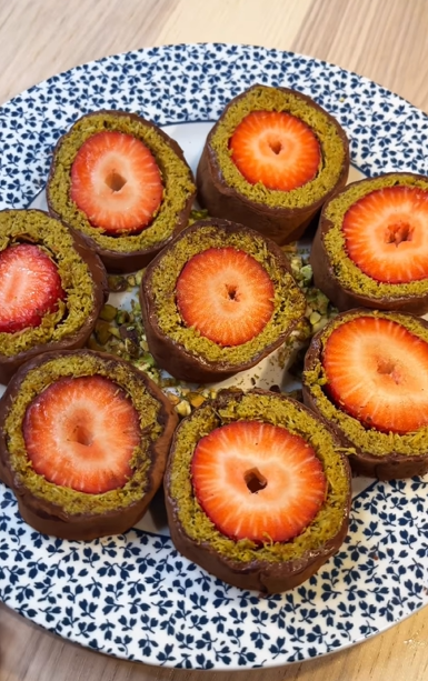 Dubai Chewy Cookie Kimbap with pistachio, kataifi, and chocolate